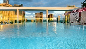 Onde ficar em Miami Atton Brickell Miami hotel para enxoval do bebe em Miami Atton Brickell Miami Pool Deck