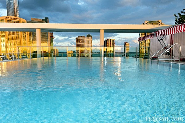 Onde ficar em Miami Atton Brickell Miami hotel para enxoval do bebe em Miami Atton Brickell Miami Pool Deck Onde ficar em Miami Atton Brickell Miami hotel para enxoval do bebe em Miami Atton Brickell Miami Pool Deck