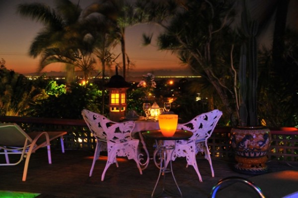 mesa_piscina_noite_640x425